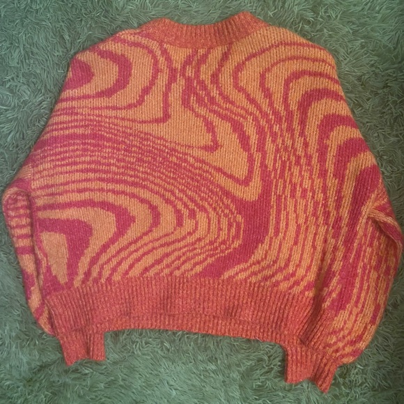 PIECES bell sleeve sweater! - Picture 3 of 3
